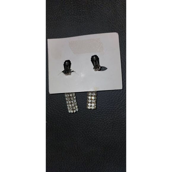 Vintage Ann-Vien Earrings - Picture 3 of 3